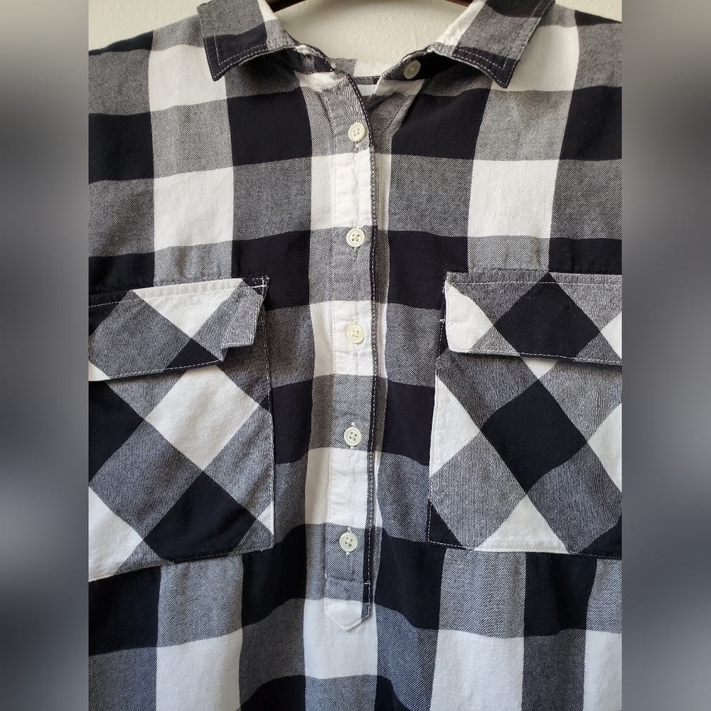 Old Navy Black & White Buffalo Plaid Boyfriend Popover Flannel Shirt - Picture 6 of 11